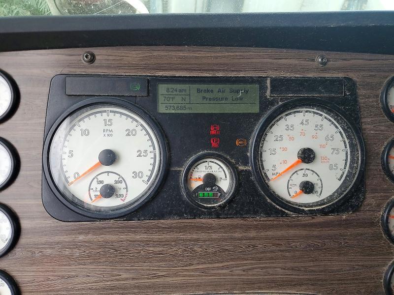 2022 Freightliner 122SD Semi Truck
