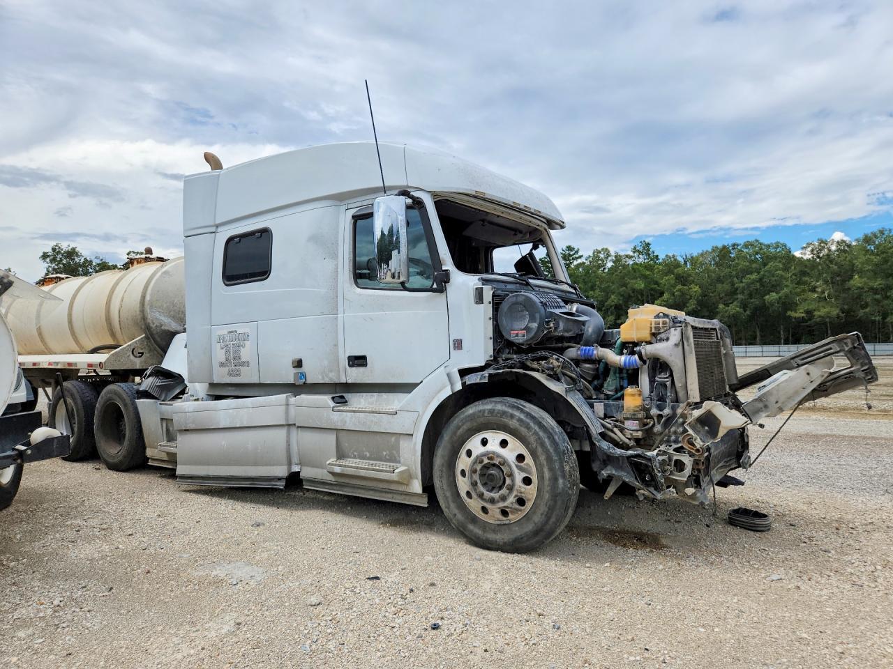 2016 Volvo VNL Semi Truck