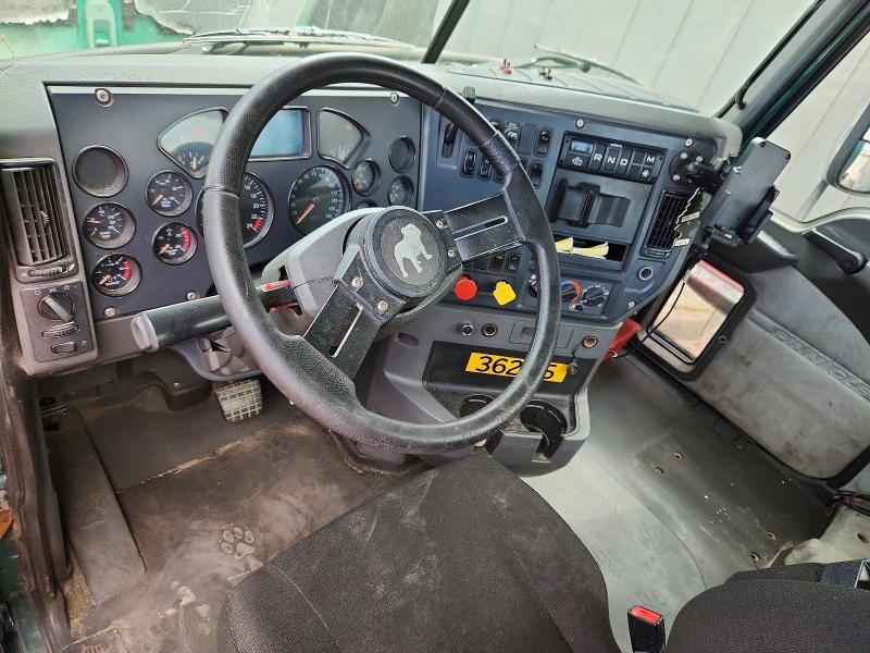 2017 Mack CXU612 Semi Truck