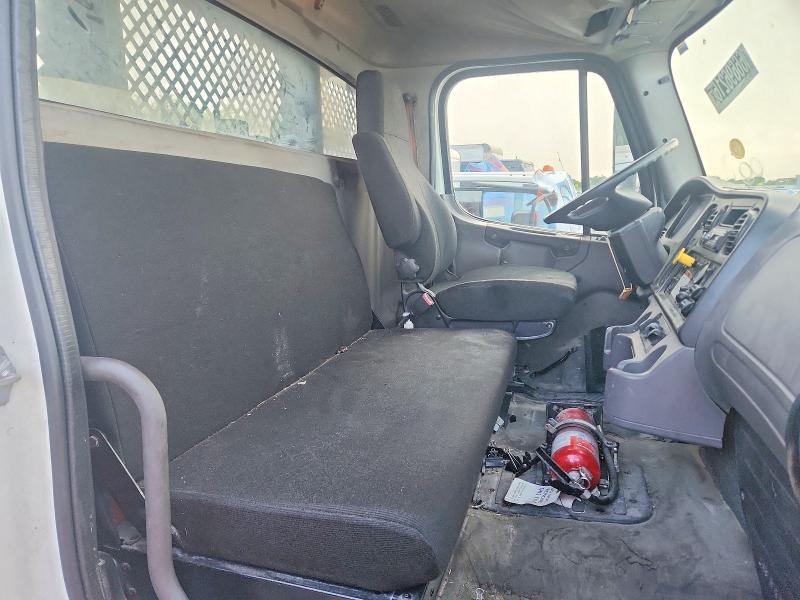2016 Freightliner Business Class M2 Flatbed Truck