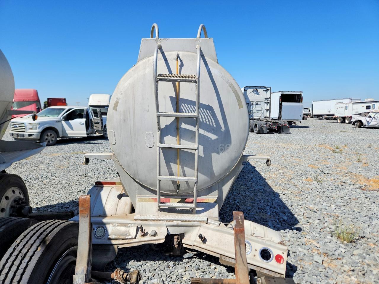 1977 Superline 1977 Pneumatic DRY Bulk Trailer