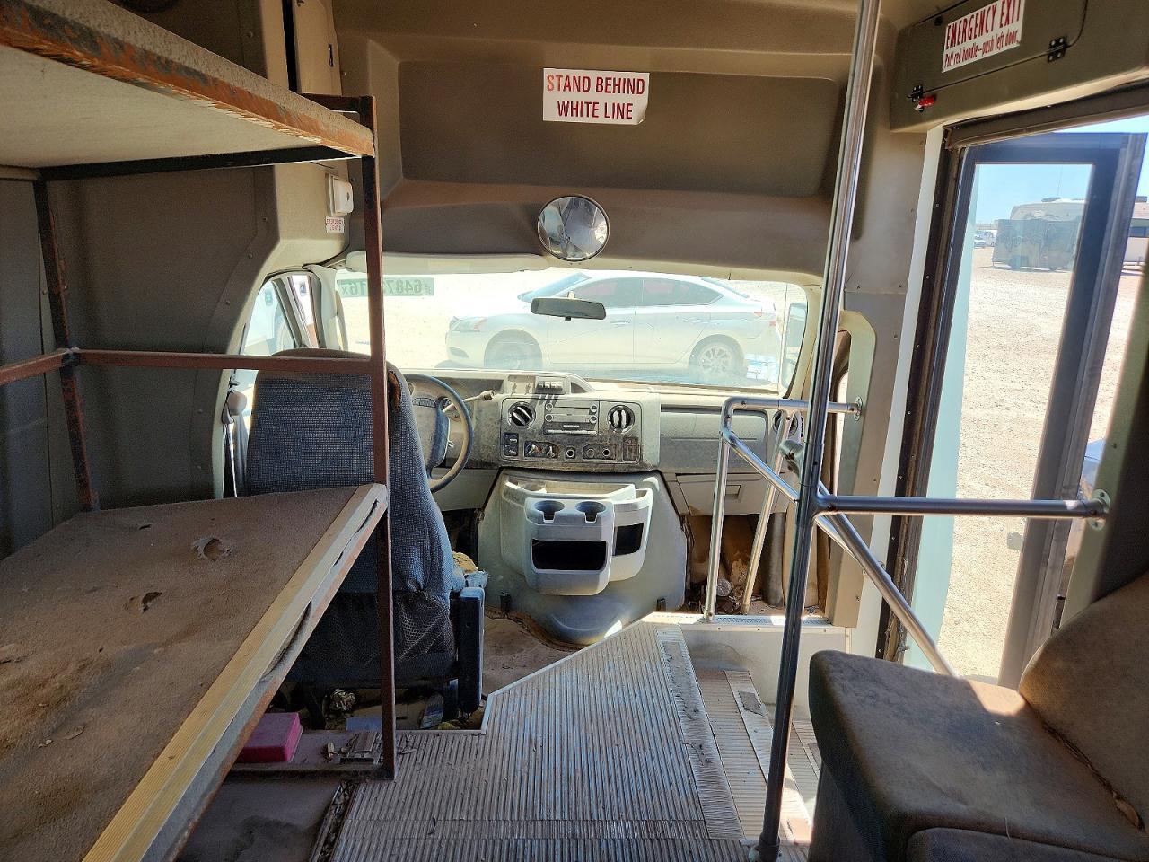2011 Ford Econoline E350 Super Duty Cutaway Van