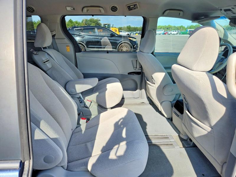 2014 Toyota Sienna le