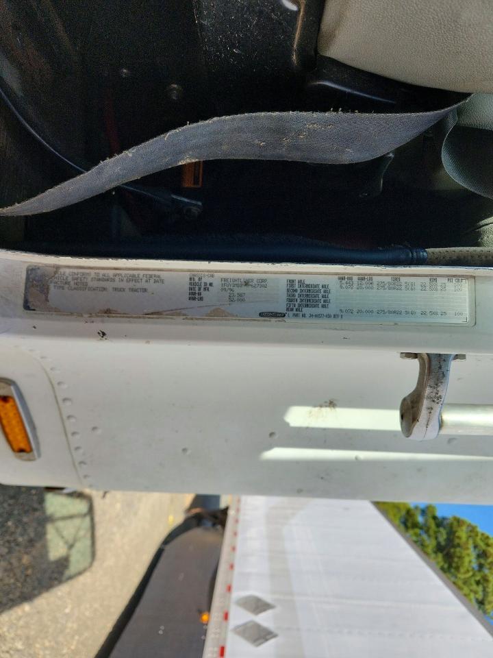 1997 Freightliner FLD112 Semi Truck