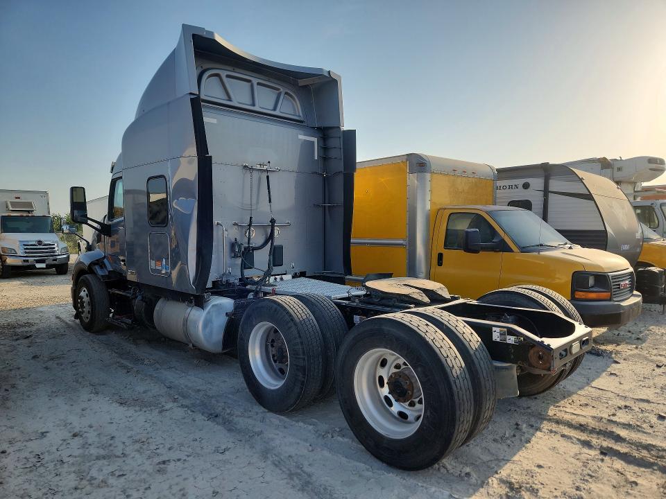 2020 Peterbilt 579 Semi Truck