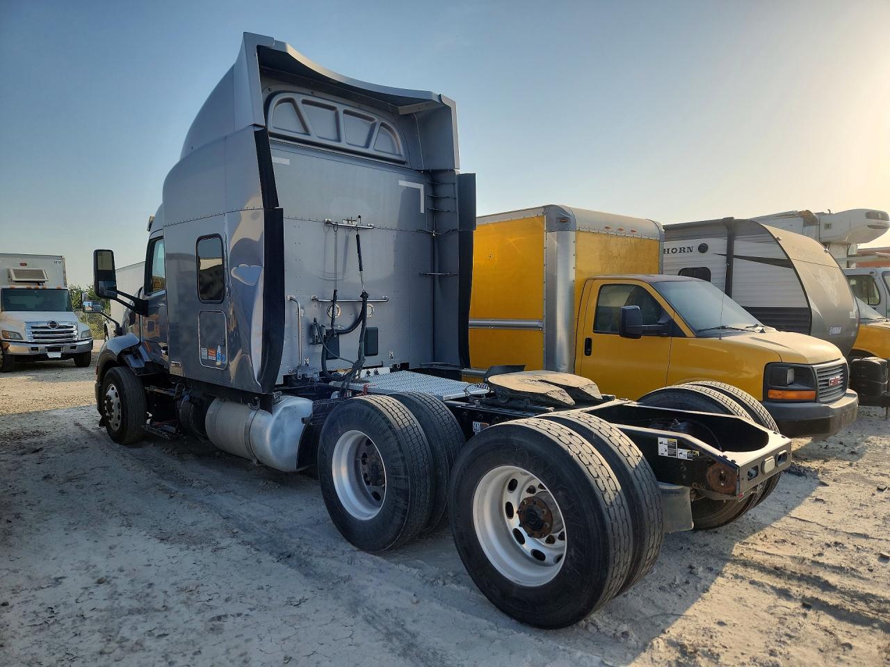 2020 Peterbilt 579 Semi Truck