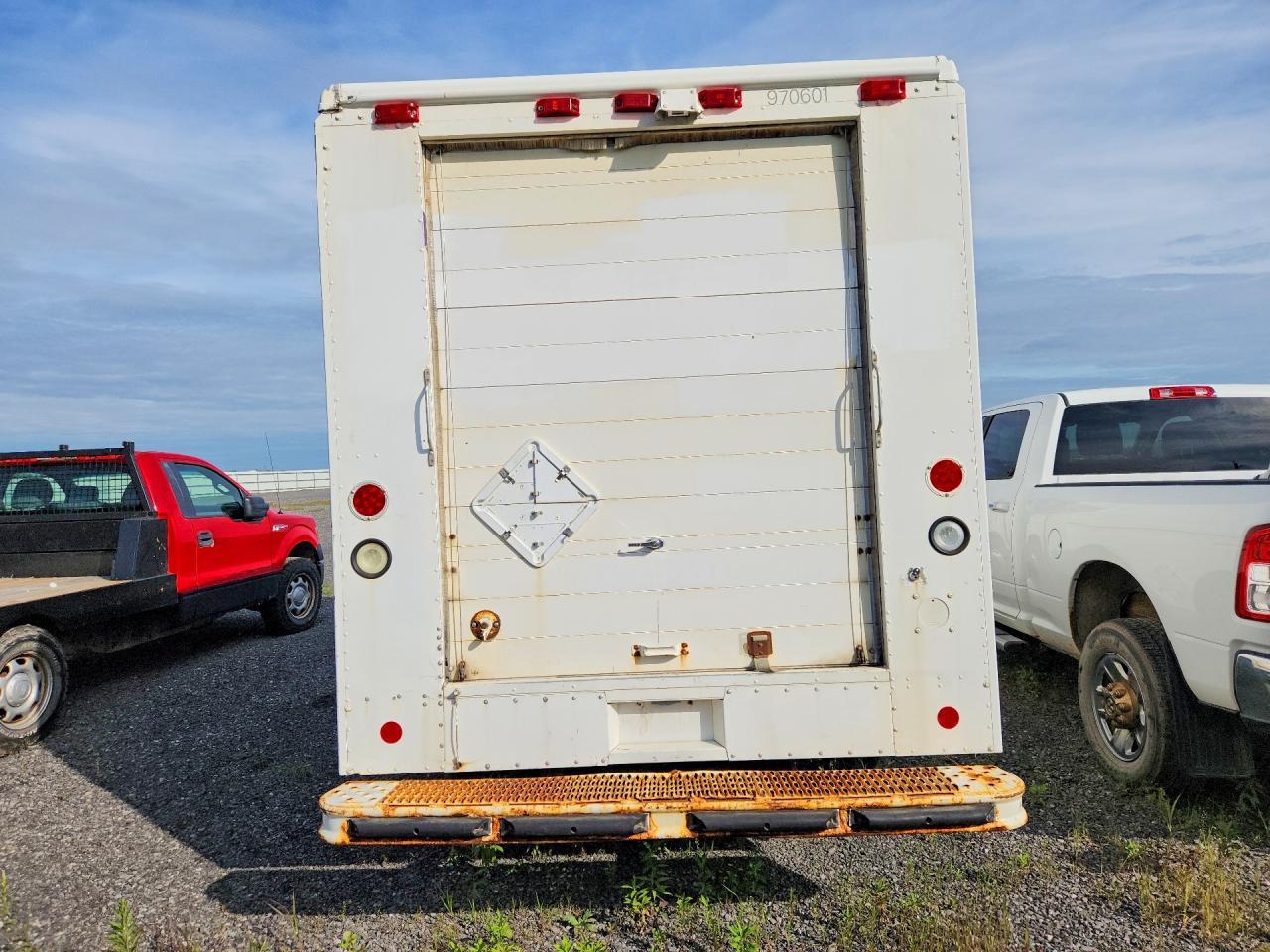 2004 Freightliner MT45 Chassis Delivery Truck