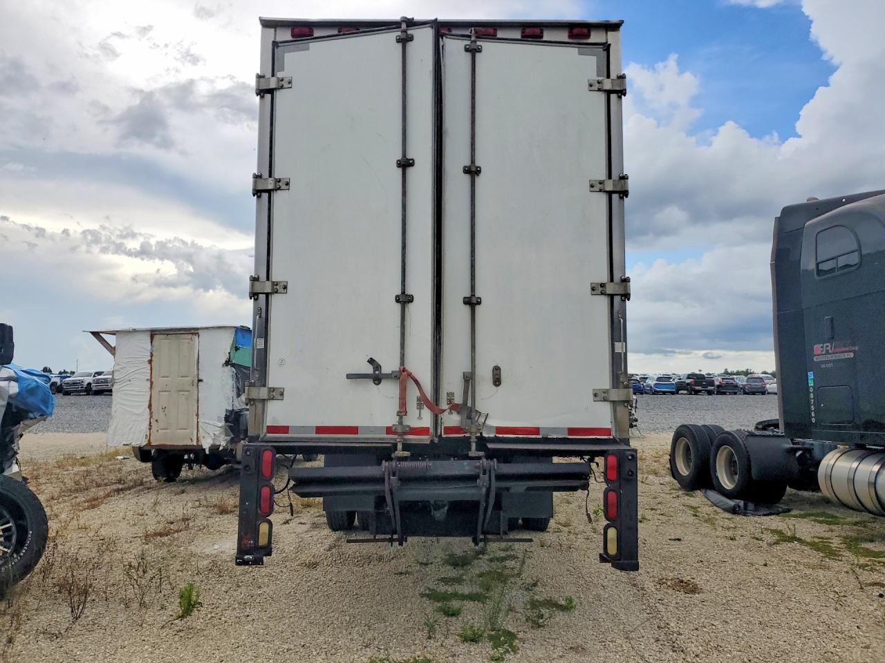1998 Frht - Freightliner 1998 Freightliner FL70 BOX Truck