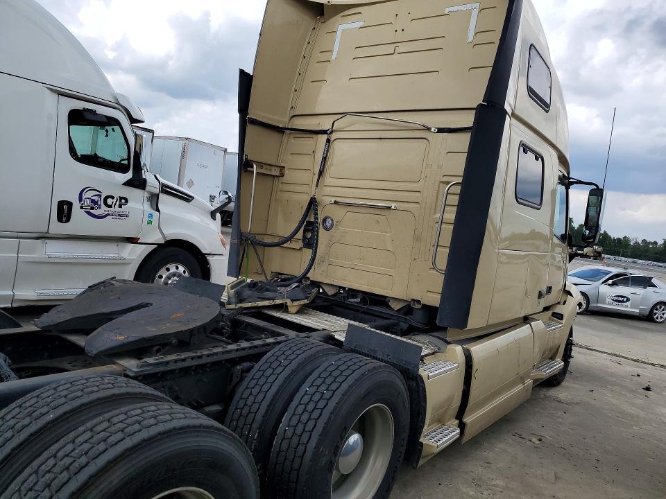2020 Volvo VNL Semi Truck