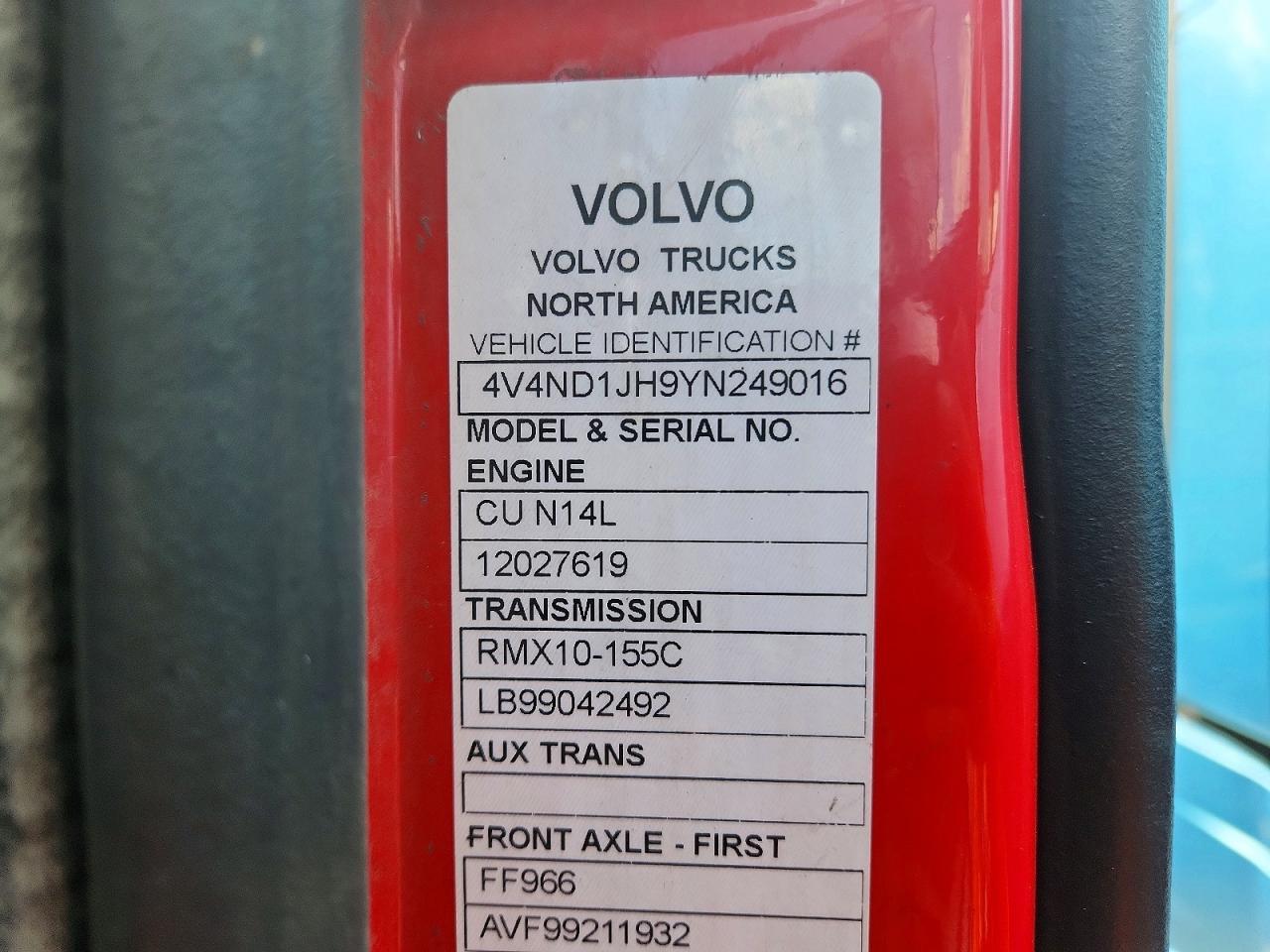 2000 Volvo VNL Semi Truck