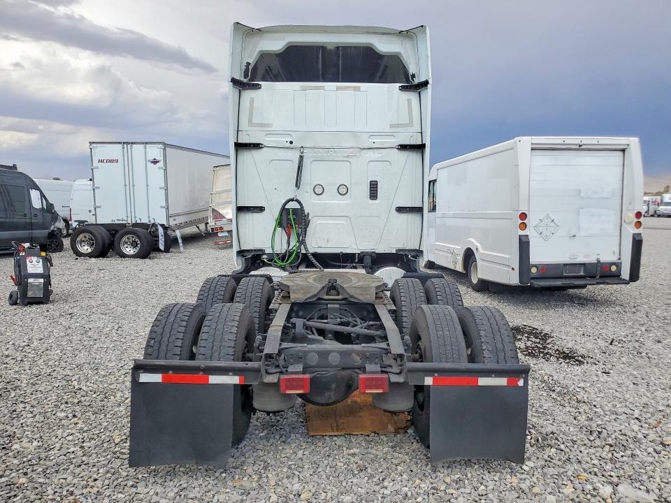 2022 International LF687 Semi Truck