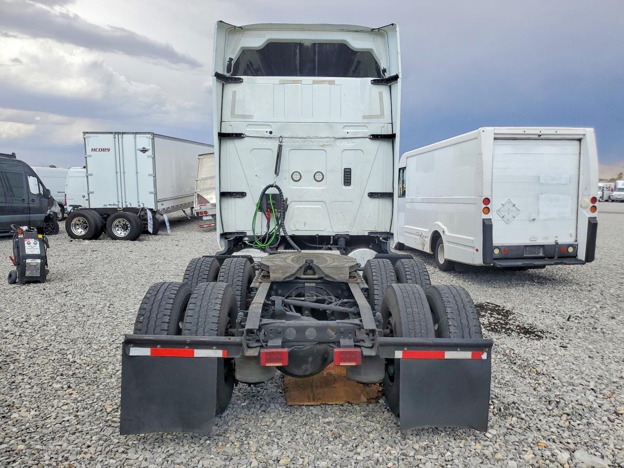 2016 International 2022 International LF687 Semi Truck