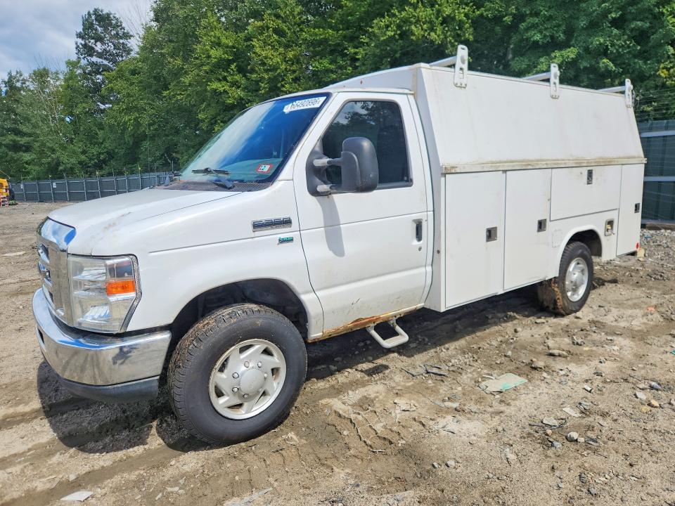 2012 Ford Econoline E350 Super Duty Cutaway Van