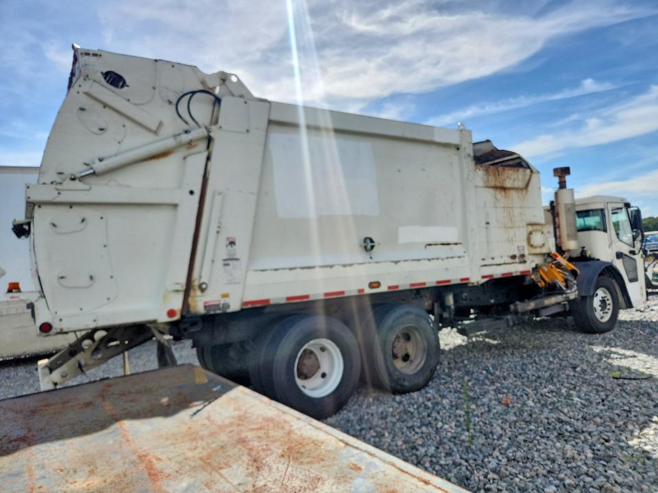 2016 Mack LR600 Refuse Truck