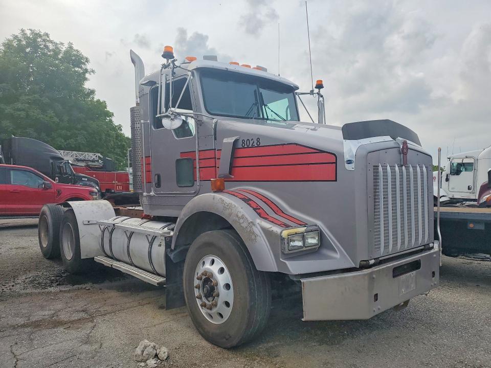 2007 Kenworth T800 Semi Truck