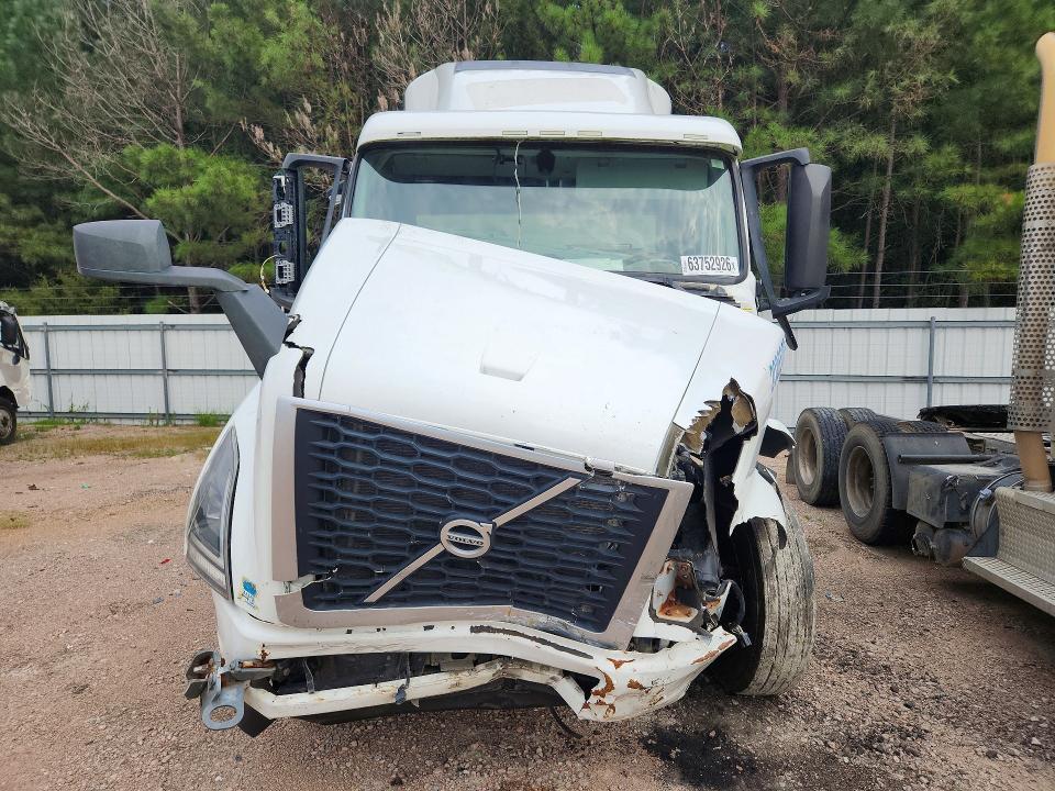 2021 Volvo VNR