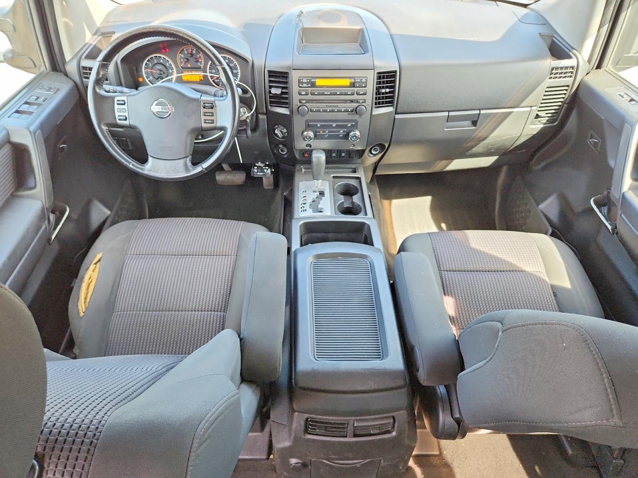 2011 Nissan Titan SV