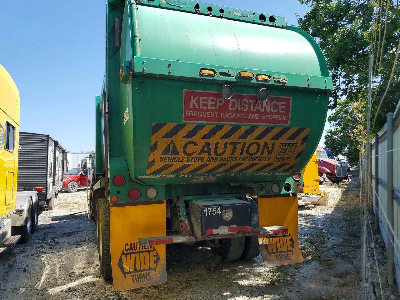 2022 Mack LR Refuse Truck