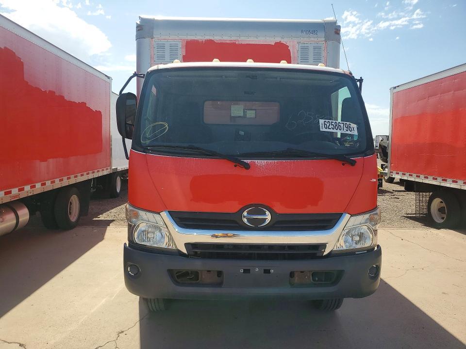2017 Hino 195 BOX Truck