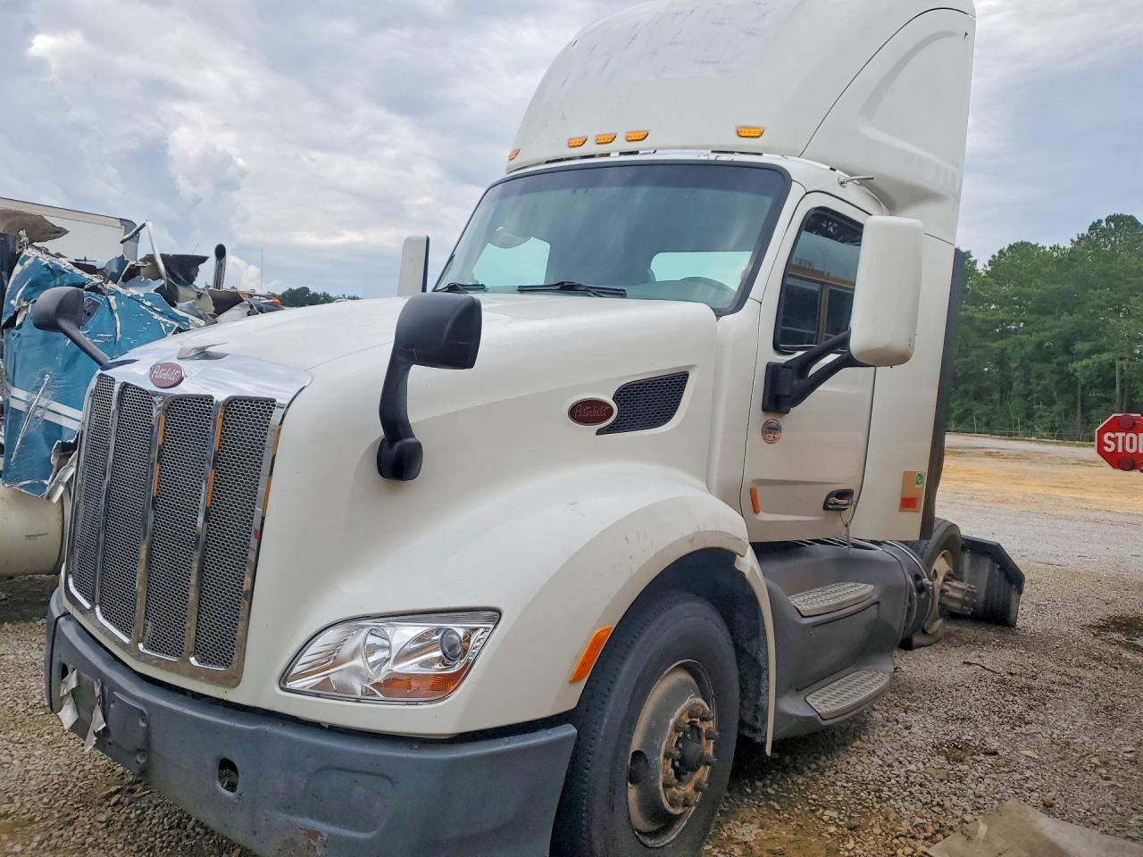 2017 Peterbilt 579 Semi Truck