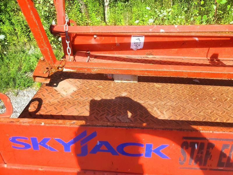 2013 Skyjack SJIII3226 Scissor Lift
