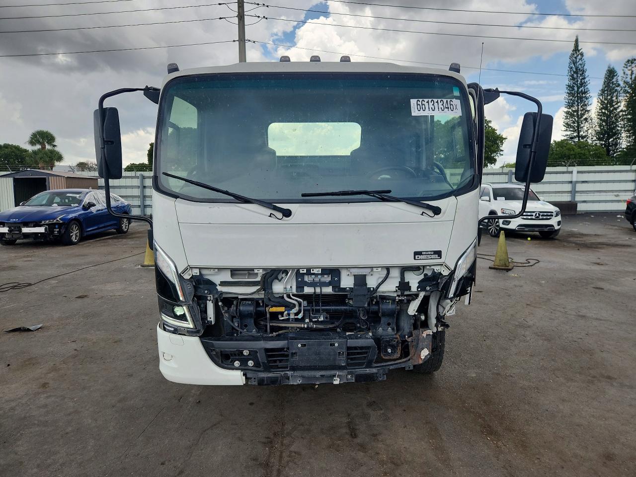 2025 Isuzu NPR XD
