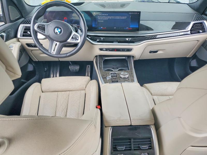 2023 BMW X7 M60i