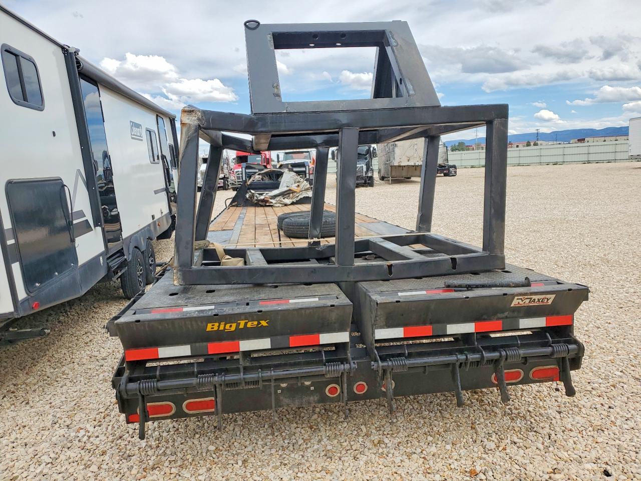 2025 Bigtex 2025 BIG TEX 14GN-33D5A-MRBK Equipment Trailer