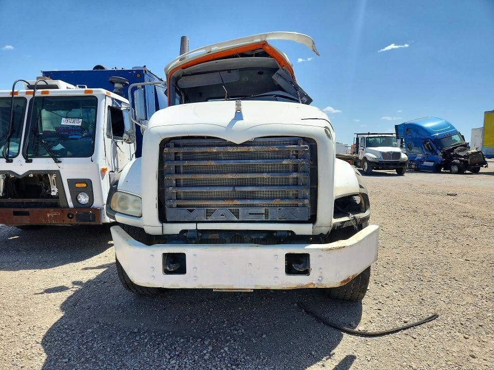 2009 Mack GU800-Ready MIX Truck