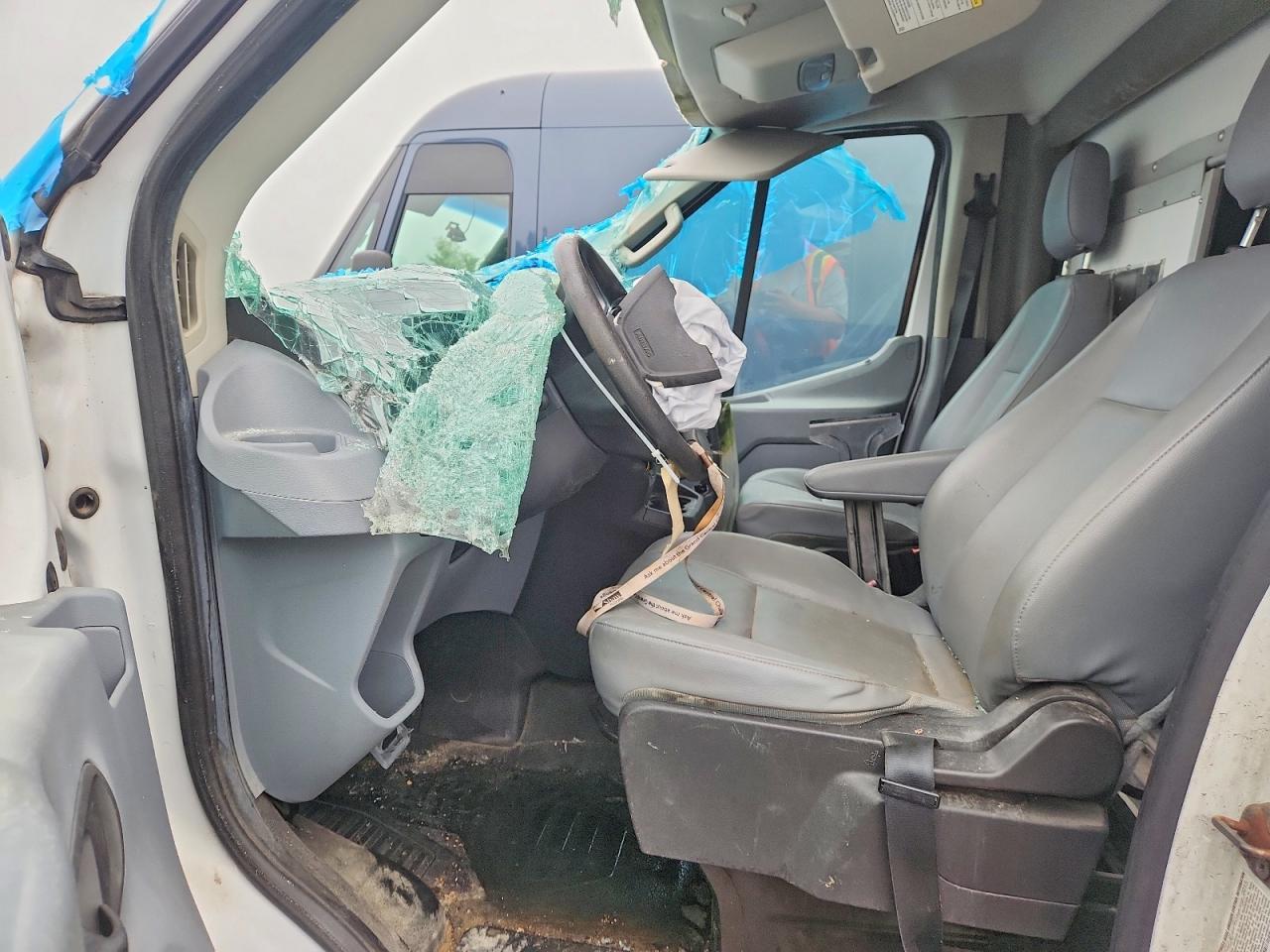2015 Ford Transit BOX Truck