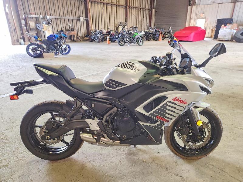 2026 Kawasaki EX650 P