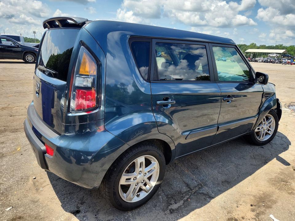 2011 KIA Soul +