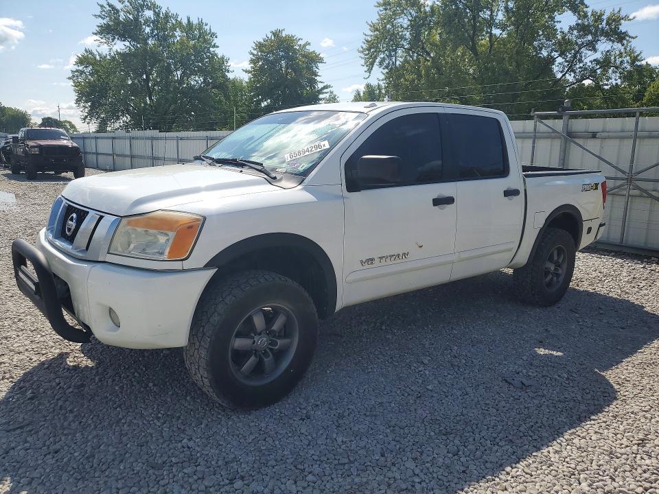 2013 Nissan Titan SV