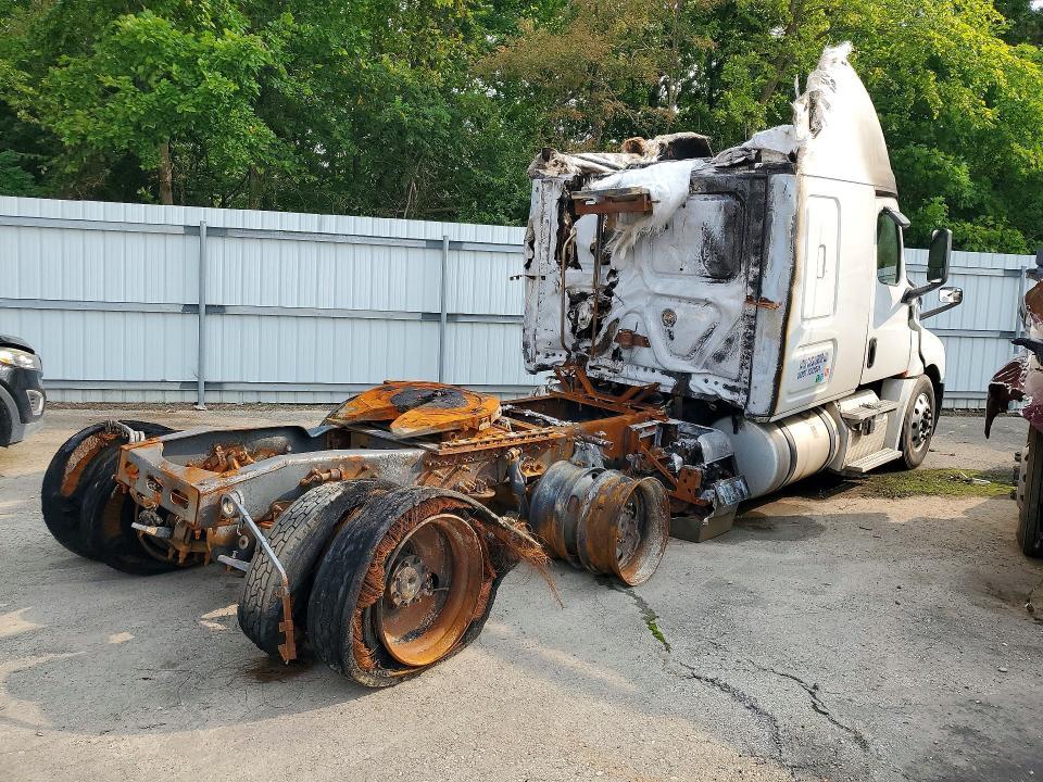 2019 Freightliner Cascadia 126 Semi Truck