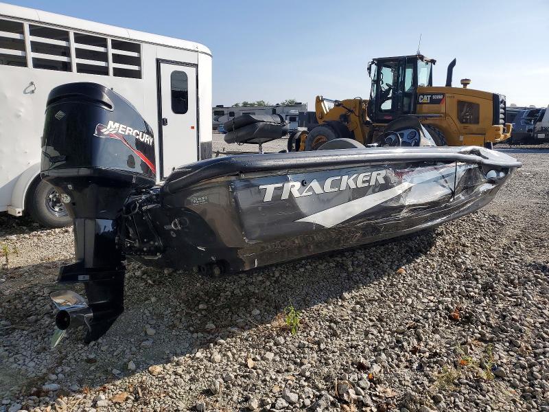 2005 Tracker Boat