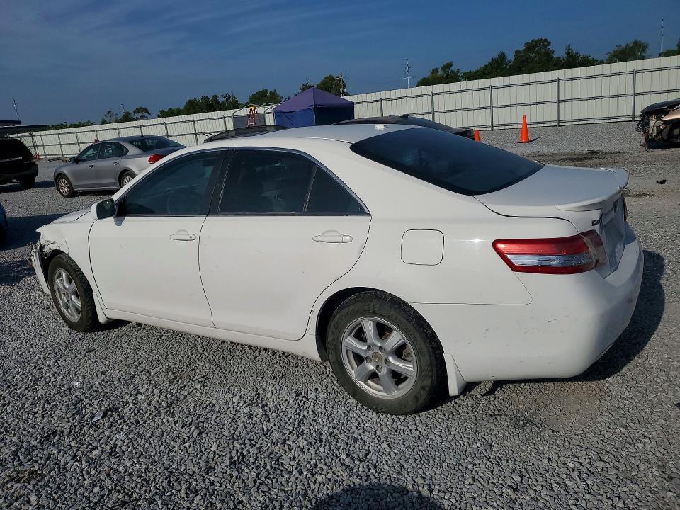 2010 Toyota Camry le