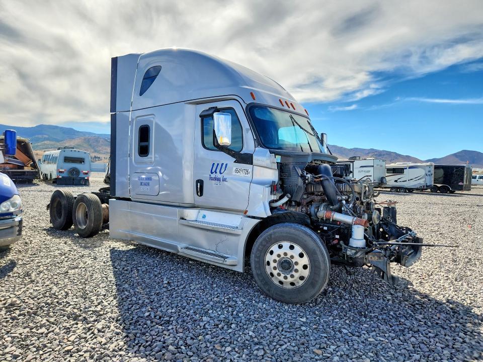 2020 Freightliner Cascadia 1-Semi Truck