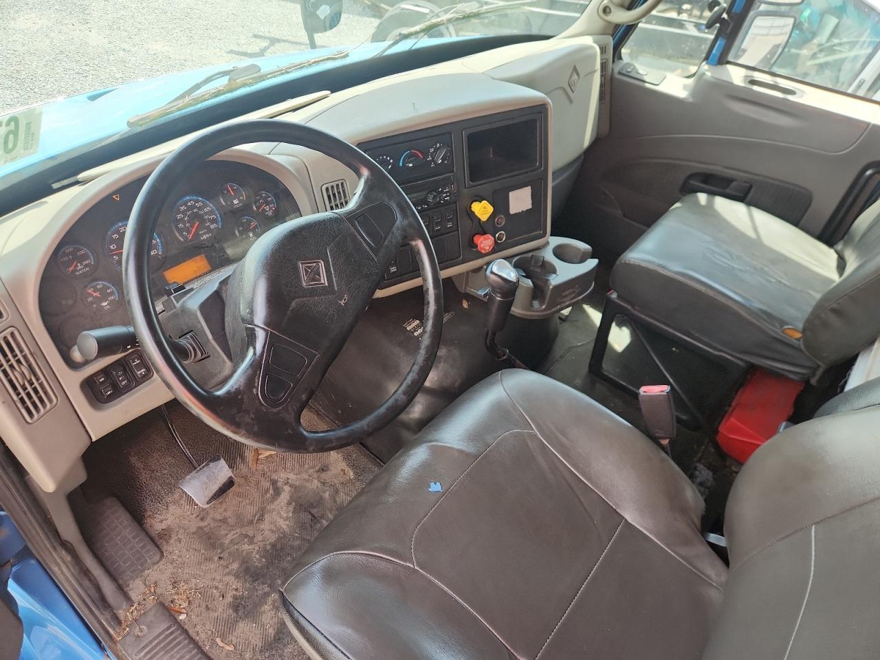 2008 International 8600 Semi Truck
