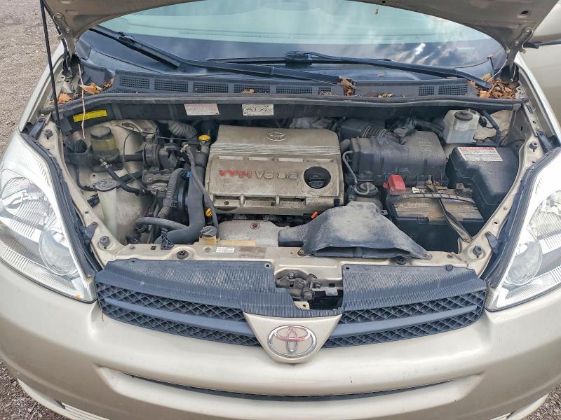 2005 Toyota Sienna xle 7 Passenger