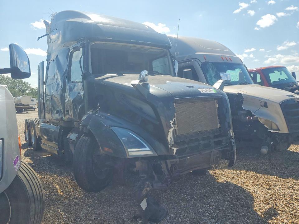 2020 Volvo VNL Semi Truck