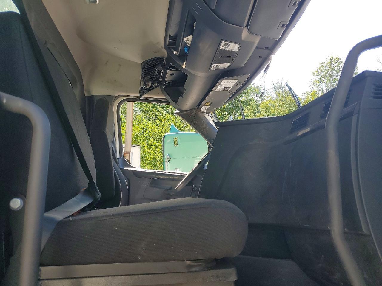 2025 Freightliner Cascadia 126 Semi Truck