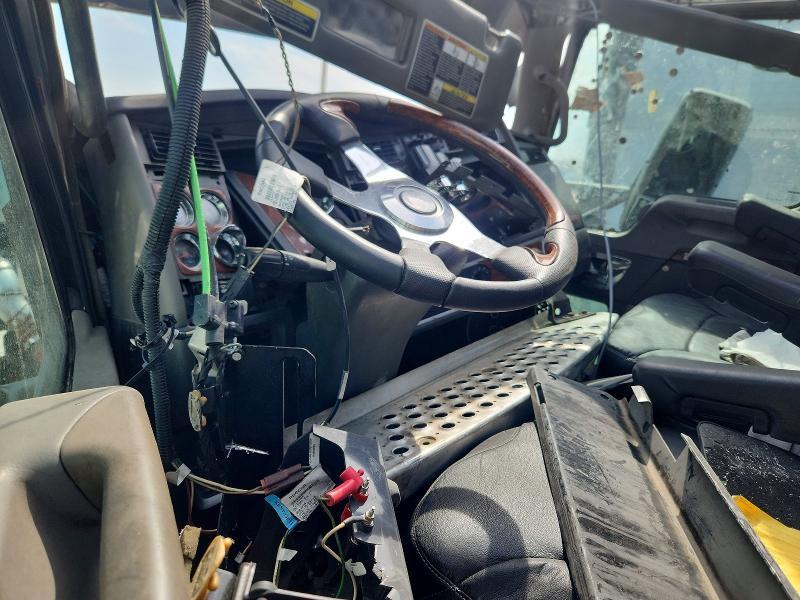 2014 Kenworth T660 Semi Truck
