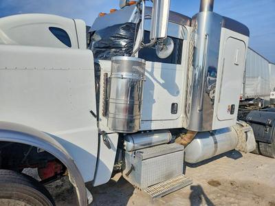 2013 Peterbilt 389 Semi Truck