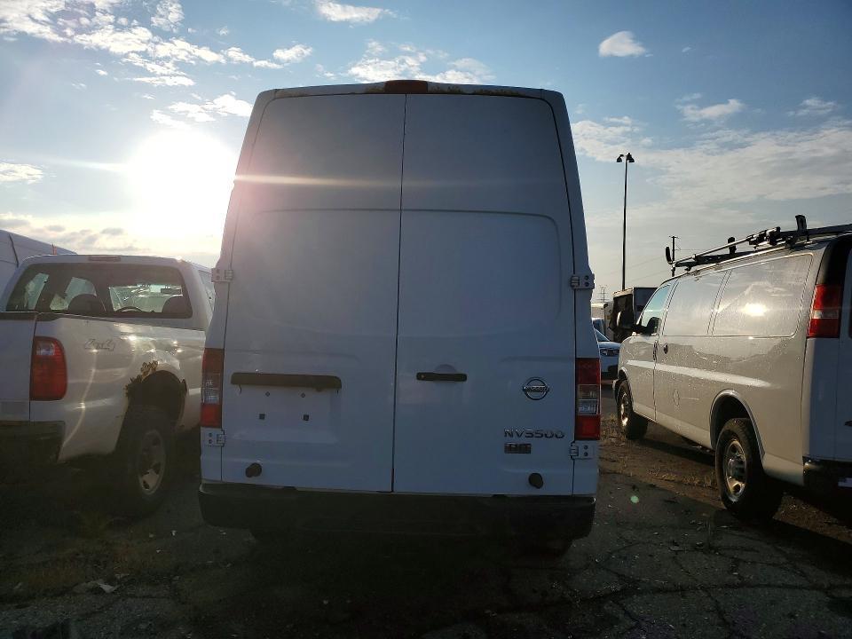 2015 Nissan NV 3500 HD-Delivery Van