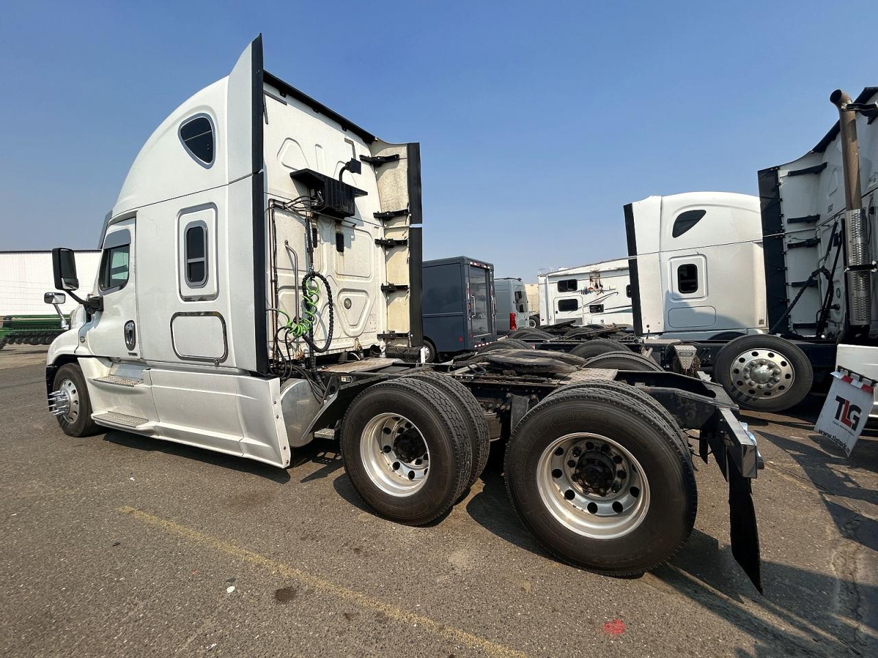 2016 Freightliner Cascadia 125 Semi Truck
