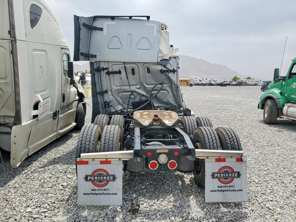 2023 Freightliner Cascadia 126 Semi Truck