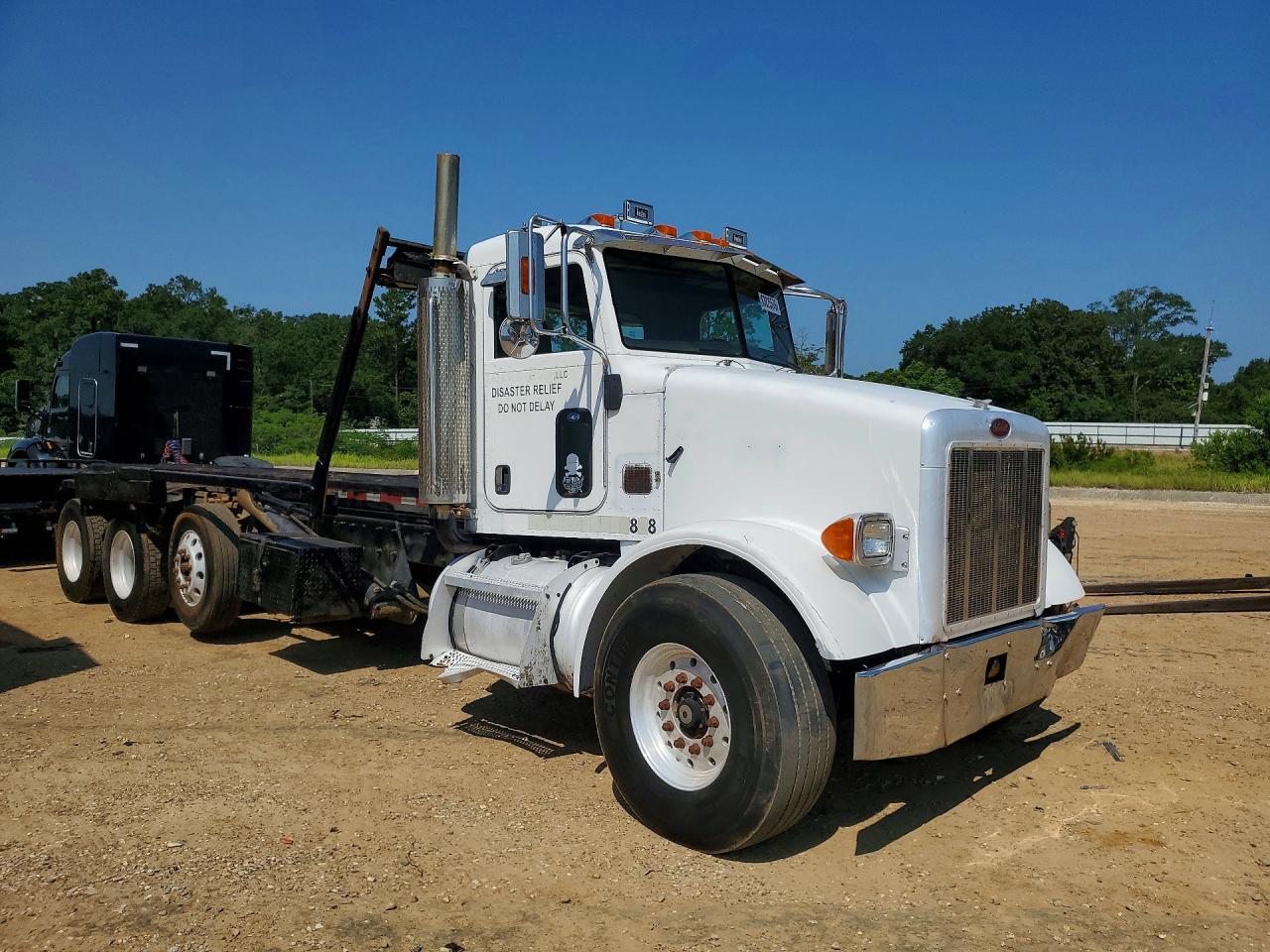 2006 Peterbilt 357 ROLL-OFF Container Truck
