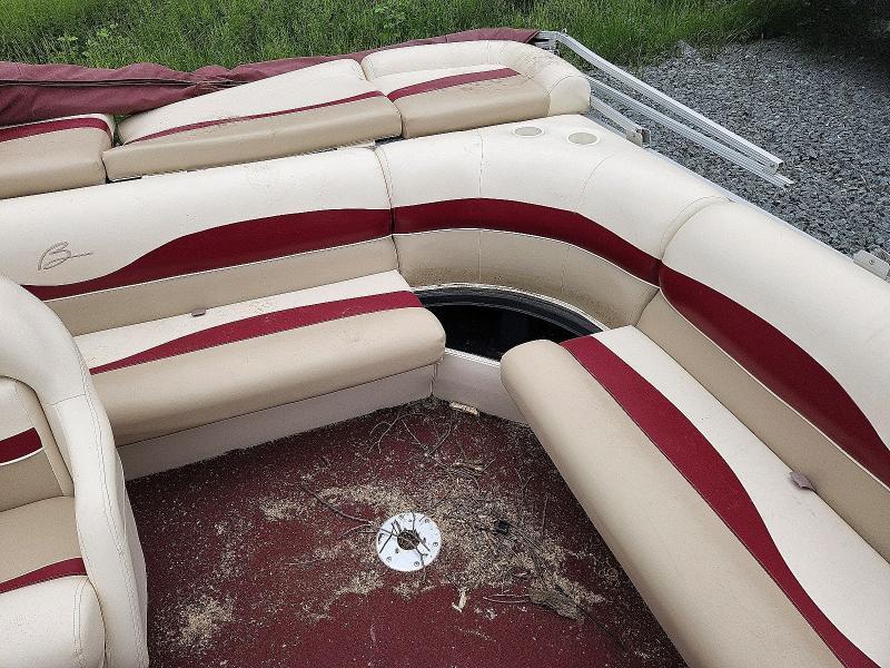 2000 Bennington Boat