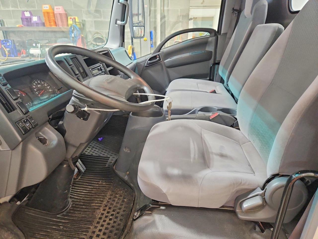 2018 Isuzu NPR HD BOX Truck