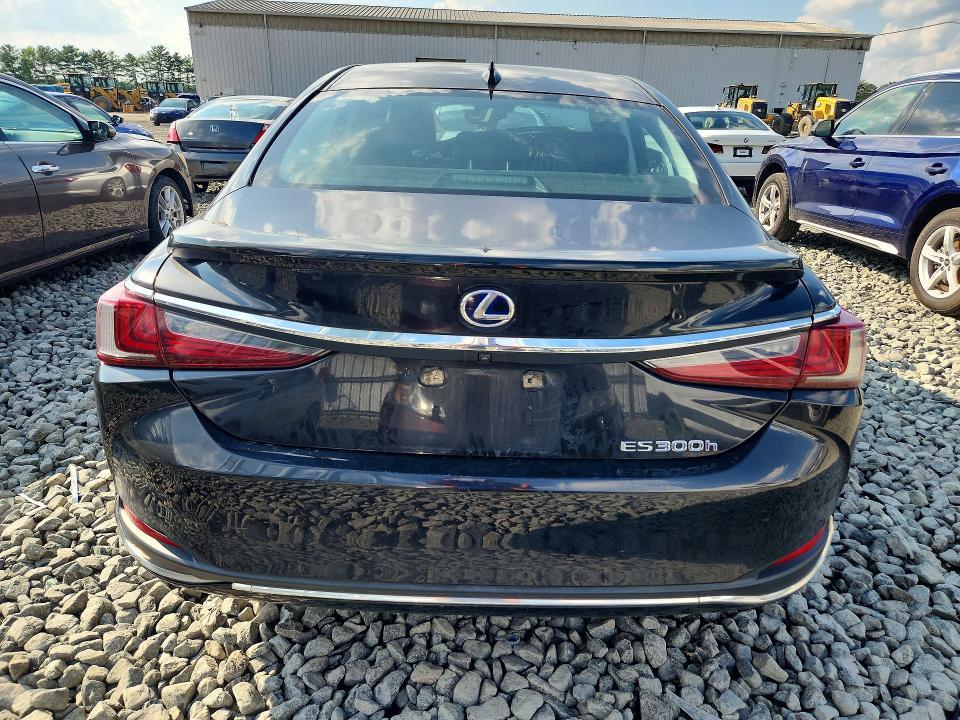 2022 Lexus ES 300H Ultra Luxury